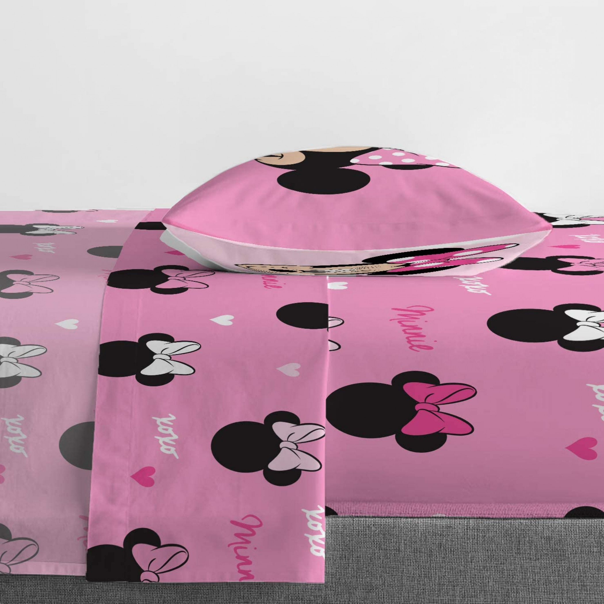 Disney Minnie Mouse Character All Over Reversible 4-Piece Twin Bed Set