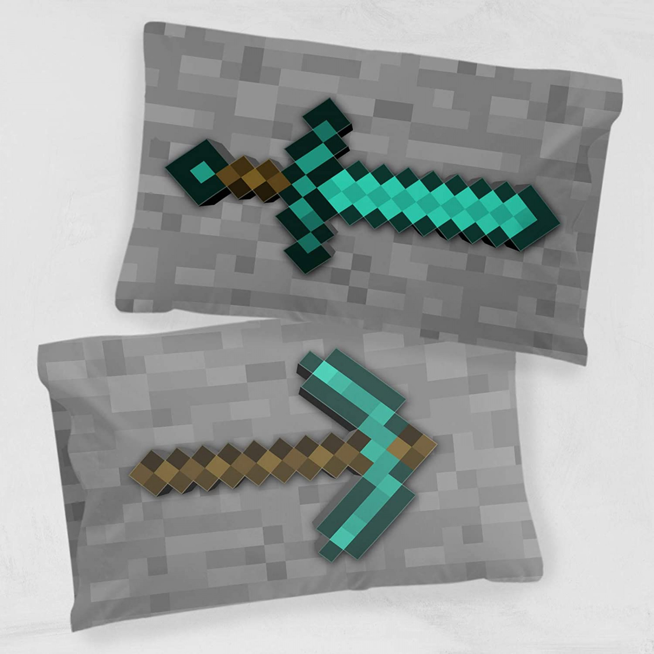 https://mmv2api.s3.us-east-2.amazonaws.com/products/images/Jay%20Franco%20Minecraft%20Diamond%20Life%20Boys%20Double%20Sided%20Pillowcase%20Set%20of%201%20with%20Minecraft%20Sword%20and%20Picket%20(Official%20Minecraft%20Licensed)-2-1.jpg