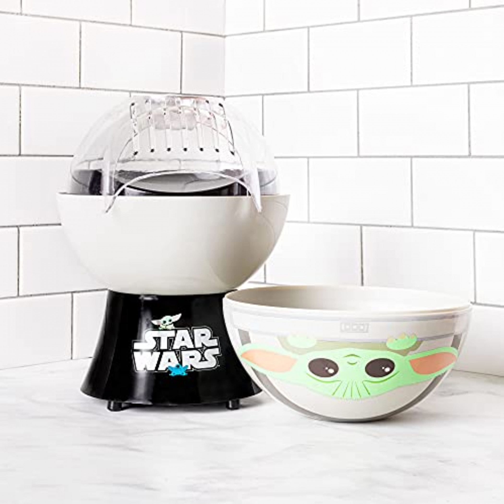 https://mmv2api.s3.us-east-2.amazonaws.com/products/images/Uncanny%20Brands%20Star%20Wars%20The%20Mandalorian%20Popcorn%20Maker-%20Baby%20Yoda%20Kitchen%20Appliance-8.jpg